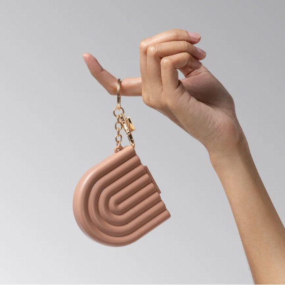 Kitsch LED Compact Mirror Keychain - Picture 4 of 5